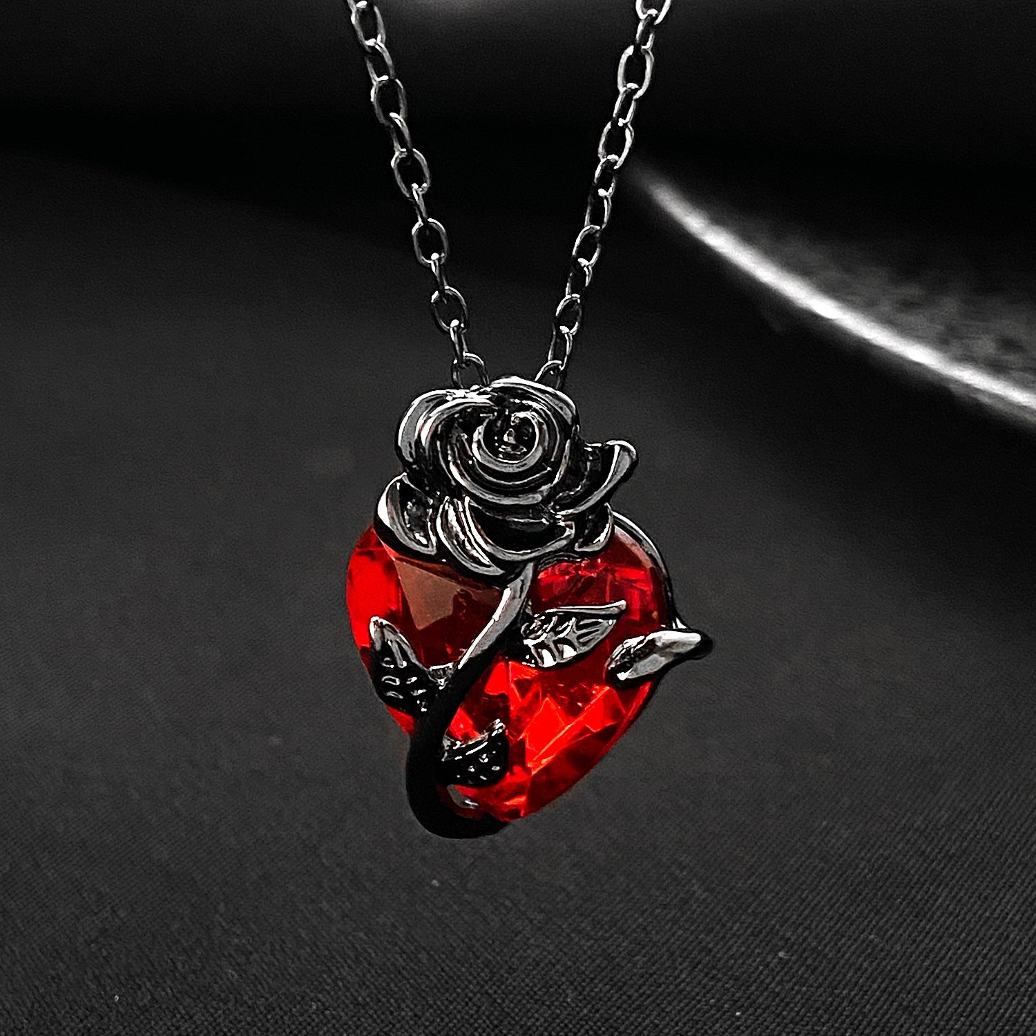 Punk Rose Love Necklace Fashion Personality Heart-shaped Clavicle Chain Pendant Necklace For Valentine's Day